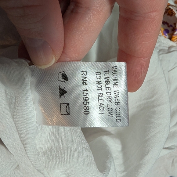 Pink Lily Paisley Tie Waist Romper Size Medium (New) - Picture 8 of 8